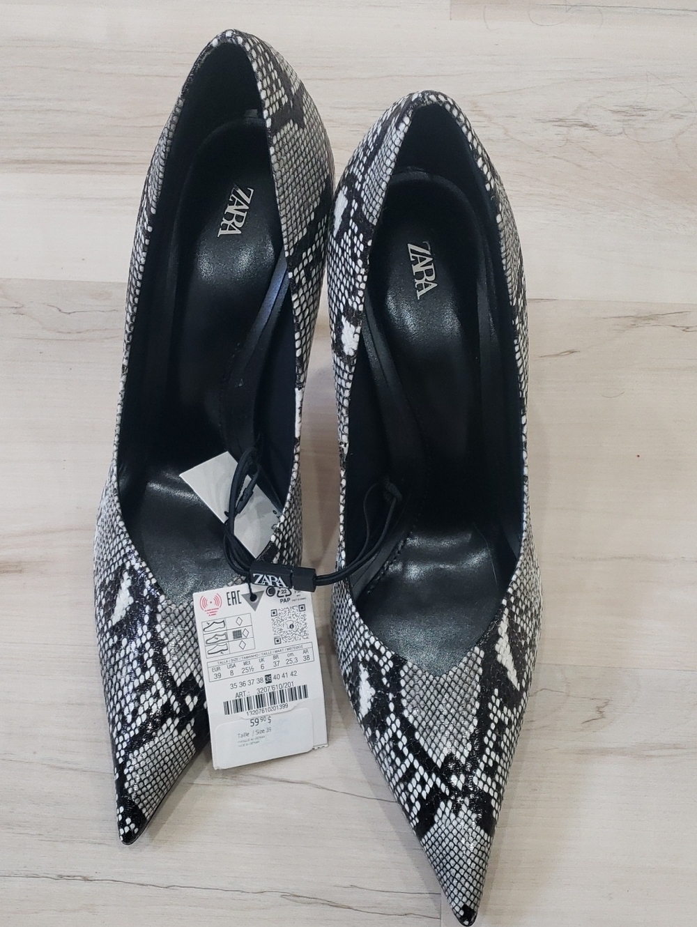 Zara Monochrome Snake-Print Pointed Toe Pumps Size 8/39